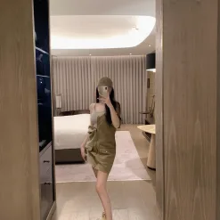 Premium Miu Miu Hosenträgerrock im bestickten Stil