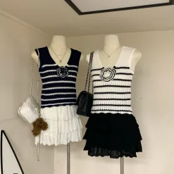 Luxus Chanel Weste Schwarz Strick Gestreift Stil