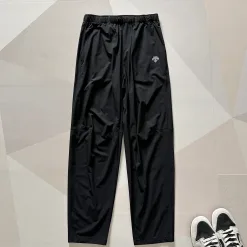Hochwertige Descente-Hose in Schwarz, lässiger Stil