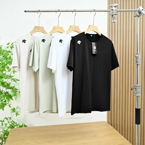 Hochwertiger, kurzärmeliger, atmungsaktiver Descente-Stil in Khaki-Nylon
