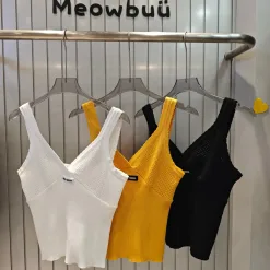 Hochwertige Miu Miu Hosenträger im weißen Strick-Logo-Stil