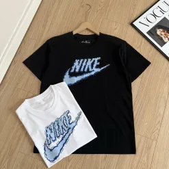 Bestseller Nike Kurzarm-Kollektion in Schwarz mit atmungsaktivem Design