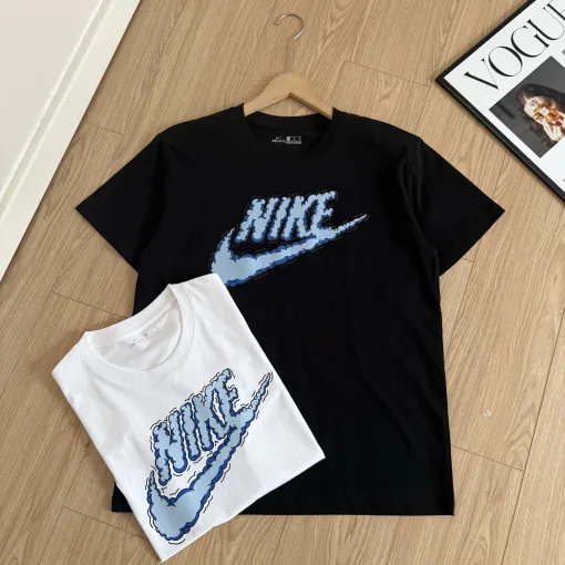 Bestseller Nike Kurzarm-Kollektion in Schwarz mit atmungsaktivem Design