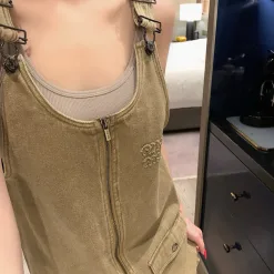 Hochwertiger Miu Miu Hosenträgerrock aus der Monogramm-Kollektion