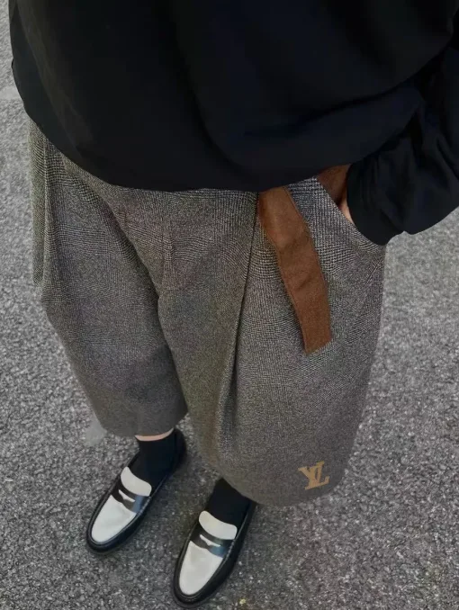 Luxuriöse Louis Vuitton Shorts aus Wildleder im klassischen Stil