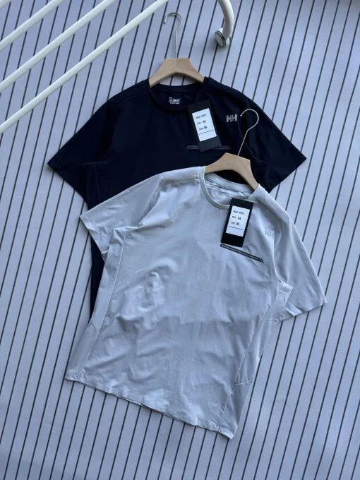 Premium Helly Hansen Kurzarm-Kollektion in Marineblau mit Logo