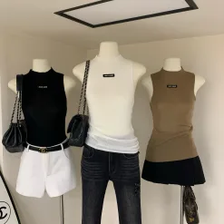 Hochwertige Miu Miu Weste in Schwarz mit Logo-Strick