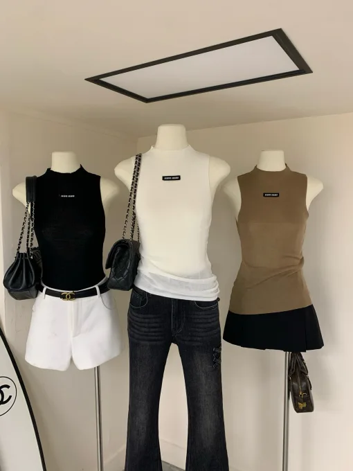 Hochwertige Miu Miu Weste in Schwarz mit Logo-Strick