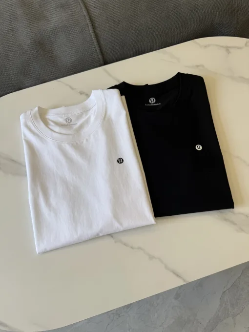 Hochwertige Lululemon Kurzarm-Kollektion mit schwarzem Logo