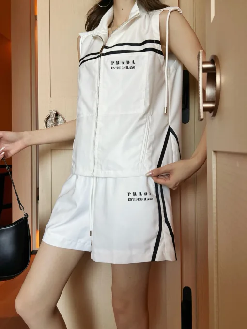 Bestseller Prada Shorts Schwarze Monogramm-Kollektion