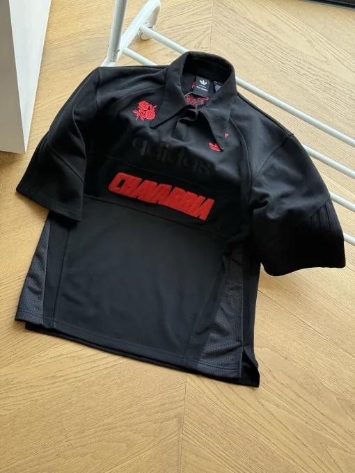 Hochwertige Adidas Kurzarm-Kollektion aus bestickter Baumwolle