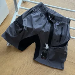 Luxuriöse Oakley Shorts, atmungsaktiv, luxuriös