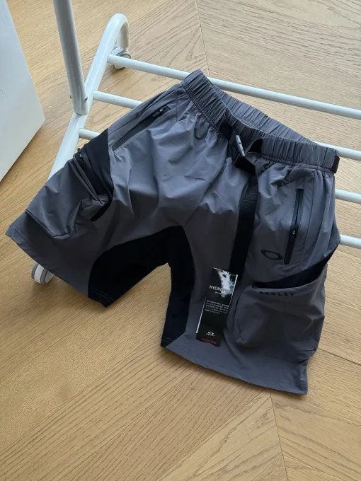 Luxuriöse Oakley Shorts, atmungsaktiv, luxuriös