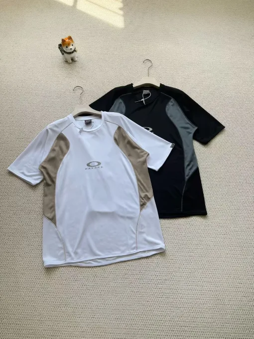 Luxuriöse Kurzarm-Kollektion von Oakley mit schwarzem Logo