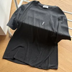 Hochwertiger Saint Laurent Kurzarm Grau Kaschmir Klassischer Luxus