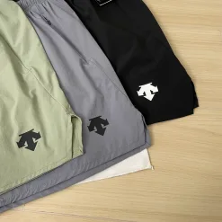 Hochwertige Descente Shorts aus schwarzem Strick, Urban Collection