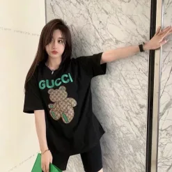 Luxuriöses Kurzarmhemd von Gucci aus grüner Baumwolle mit Stickereien