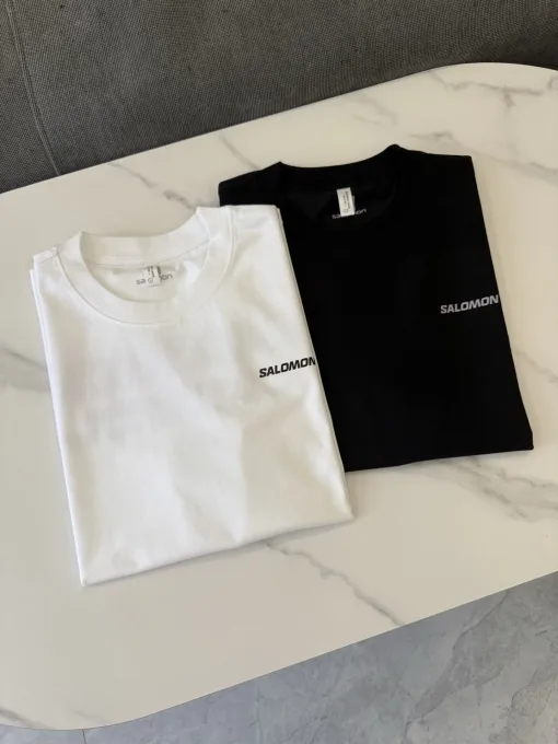 Hochwertiges Salomon Kurzarmshirt aus schwarzer Seide im Logo-Stil