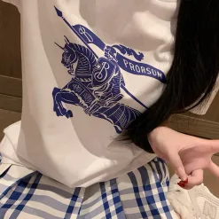 Premium Burberry Kurzarm-Kollektion mit blauem Print