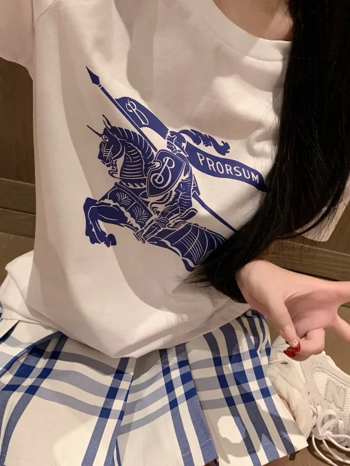 Premium Burberry Kurzarm-Kollektion mit blauem Print