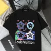 Hochwertiges Louis Vuitton Kurzarmhemd im schwarzen Leder-Print-Stil