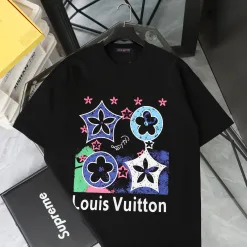 Hochwertiges Louis Vuitton Kurzarmhemd im schwarzen Leder-Print-Stil