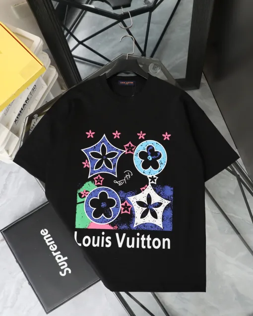 Hochwertiges Louis Vuitton Kurzarmhemd im schwarzen Leder-Print-Stil