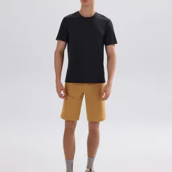 Luxuriöse Salomon Kurzarm-Kollektion aus schwarzer Seide, atmungsaktiv