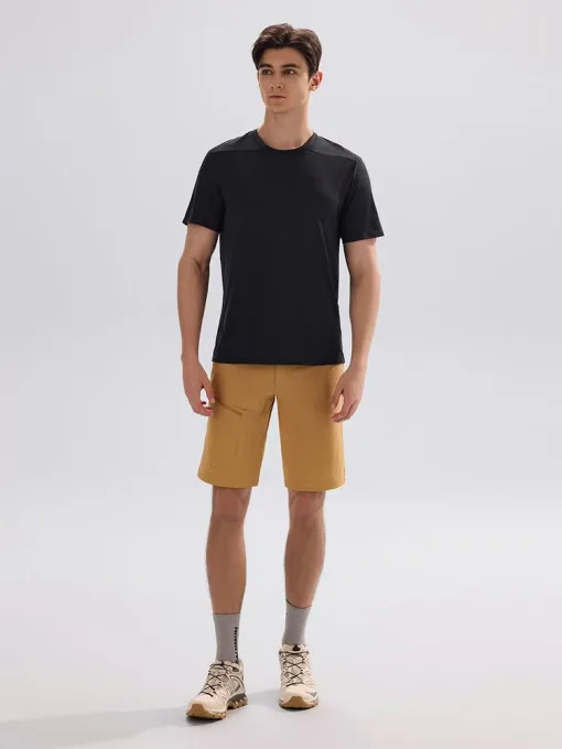 Luxuriöse Salomon Kurzarm-Kollektion aus schwarzer Seide, atmungsaktiv