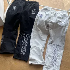 Bestseller Supreme Jacke im schwarzen Logo-Stil