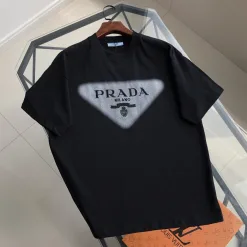 Hochwertiges Prada-Shirt mit kurzen Ärmeln, bestickter weißer Baumwolle