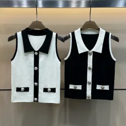 Hochwertige Chanel-Weste im weißen Strickstil
