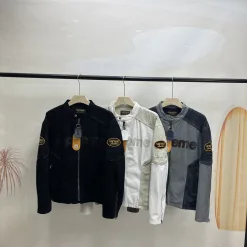 Hochwertiger Supreme-Mantel aus schwarzer Baumwolle mit Logo-Kollektion