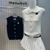 Hochwertige Chanel-Weste im weißen Strickstil