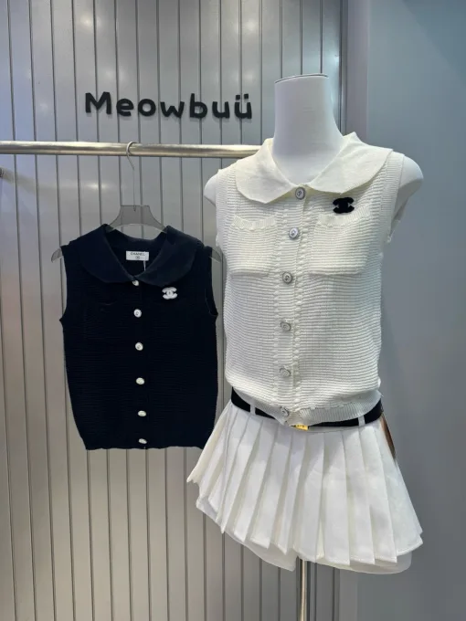 Hochwertige Chanel-Weste im weißen Strickstil
