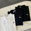 Luxuriöses Lacoste Kurzarm-Shirt aus schwarzer Baumwolle im Logo-Stil