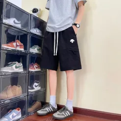 Premium Descente Shorts im schwarzen Logo-Stil