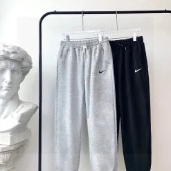 Premium Nike Cropped Hose Schwarz Classic Luxury