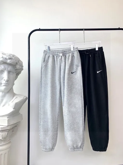 Premium Nike Cropped Hose Schwarz Classic Luxury