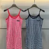 Hochwertige Miu Miu Hosenträger im roten Strickkaro-Stil