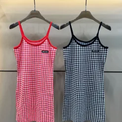 Hochwertige Miu Miu Hosenträger im roten Strickkaro-Stil