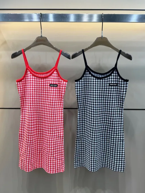 Hochwertige Miu Miu Hosenträger im roten Strickkaro-Stil