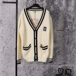Luxus Miu Miu Jacken Creme Wolle Klassischer Stil