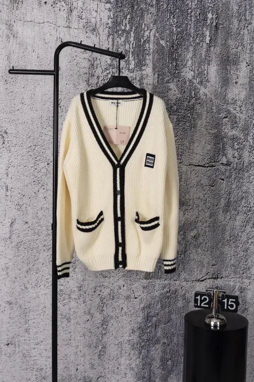 Luxus Miu Miu Jacken Creme Wolle Klassischer Stil
