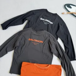 Premium Salomon Langarmshirt aus schwarzem Nylon, eleganter Stil