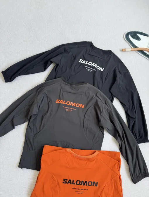 Premium Salomon Langarmshirt aus schwarzem Nylon, eleganter Stil