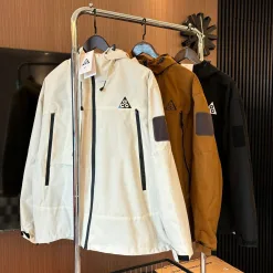 Premium Nike Mäntel Schwarzes Logo Luxus