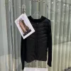 Hochwertige Moncler Daunenjacke im weißen Patchwork-Stil