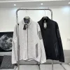 Hochwertiger Descente Mantel aus schwarzem Fleece, atmungsaktiv, luxuriös