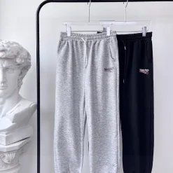 Luxuriöse Balenciaga Cropped Pants Schwarz Classic Collection